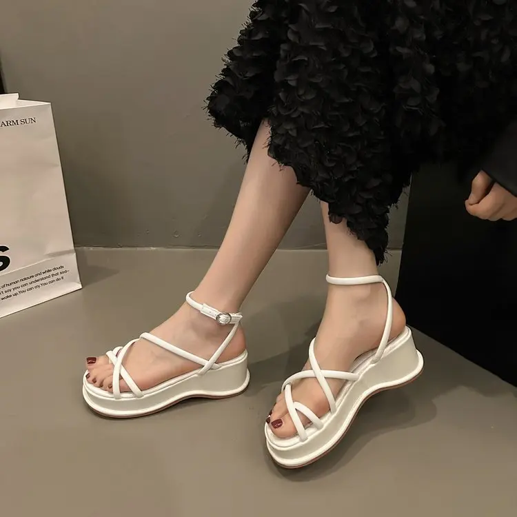 Fashion Womens Shoes 2025 Muffins shoe Clogs With Heel Female Sandal Luxury New Flat Low Thick Girls Summer Beige Gladiator