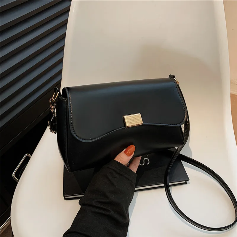 Fashionable Retro Women's Bag 2024 New Style Underarm Crossbody Bag Versatile French Bread Bag Soft PU Leather  Color