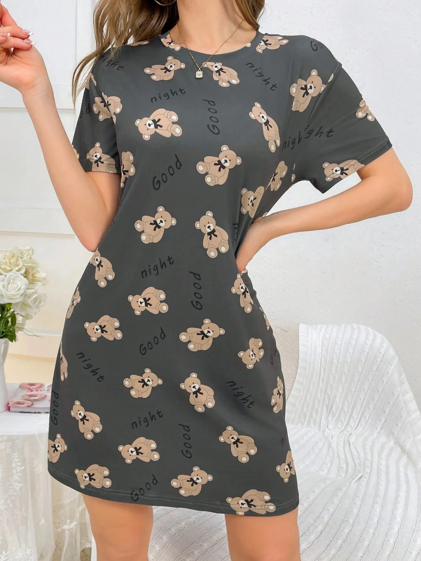 2025 verão novo produto para camisola de manga curta estampada de urso fofo feminino, roupas de casa flexíveis, soltas e confortáveis