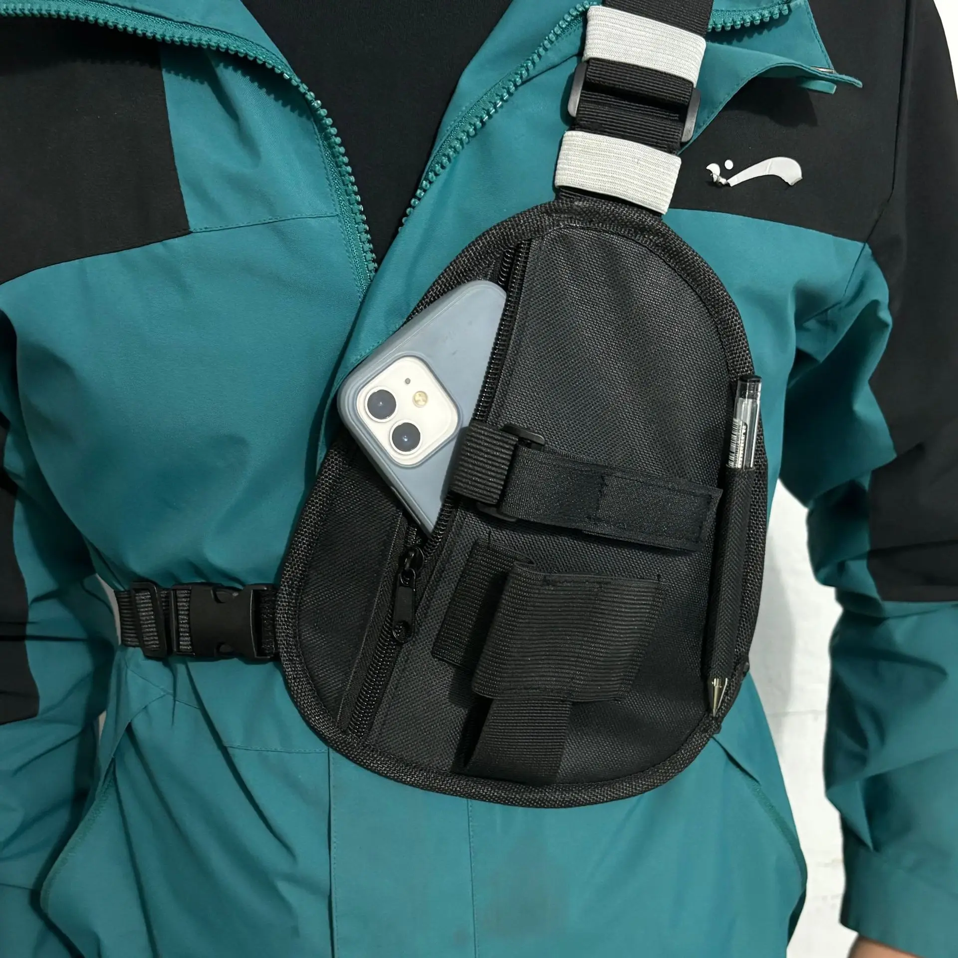 Multifunctional chest belt walkie-talkie chest bag - Portable cross-body bag suitable for storing walkie-talkies and durable