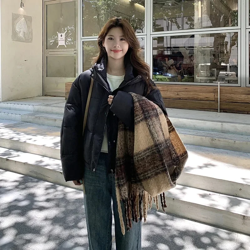 2025 Giacca invernale New Fashion Piumino corto da donna Spessore caldo sciolto tipo bozzolo con cappuccio Diamond Puffer Coat Outwear