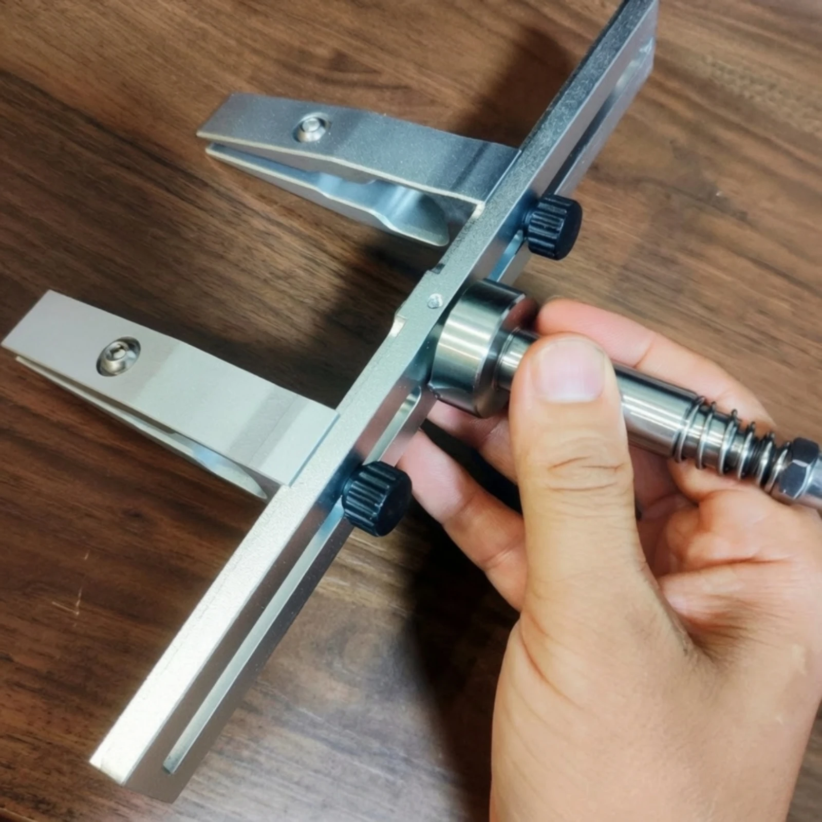 Metal Blade-Sharpening Blade Clamp Precision Guided Sharpening Blade Clamp Accurate Hand-Tightenable for Workshop Benches