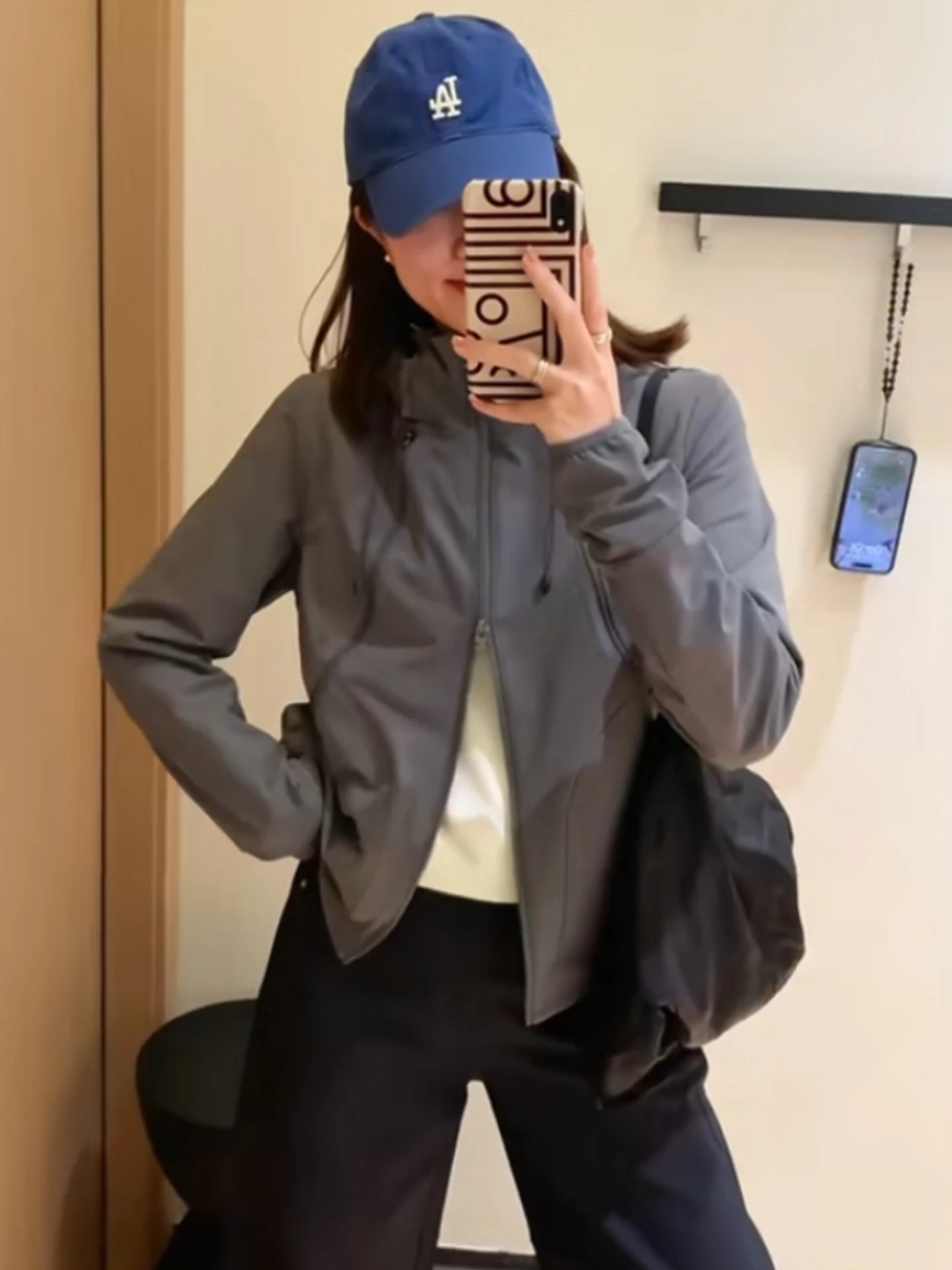 

Модная повседневная ветровка с капюшоном на молнии, высококачественная, однотонная, универсальная, для повседневной носки, женская.