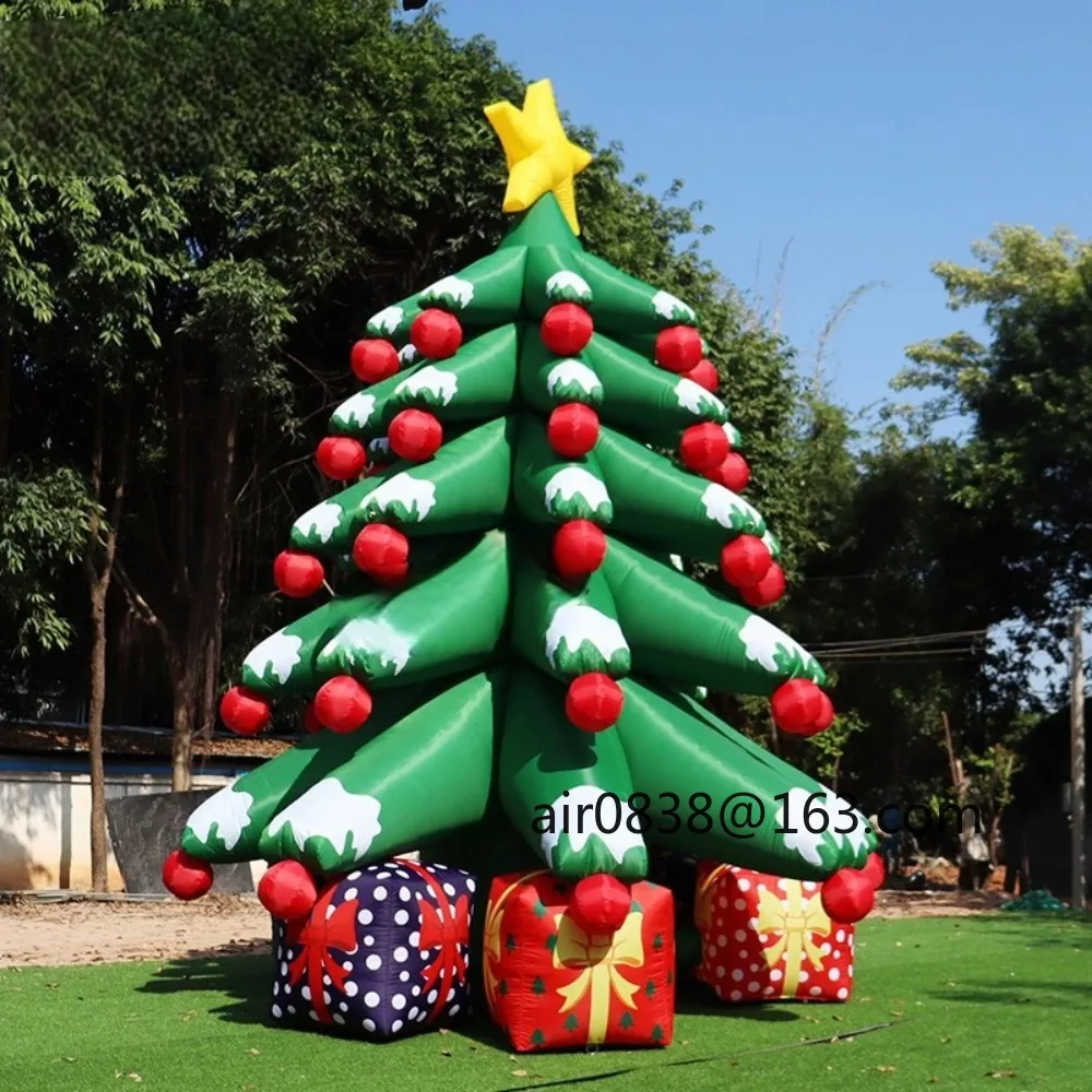 Vijf gelaagde opblaasbare kerstboom met ballen en geschenken Binnen Buiten Decoratie Grote kunstkerstboom voor vakantie