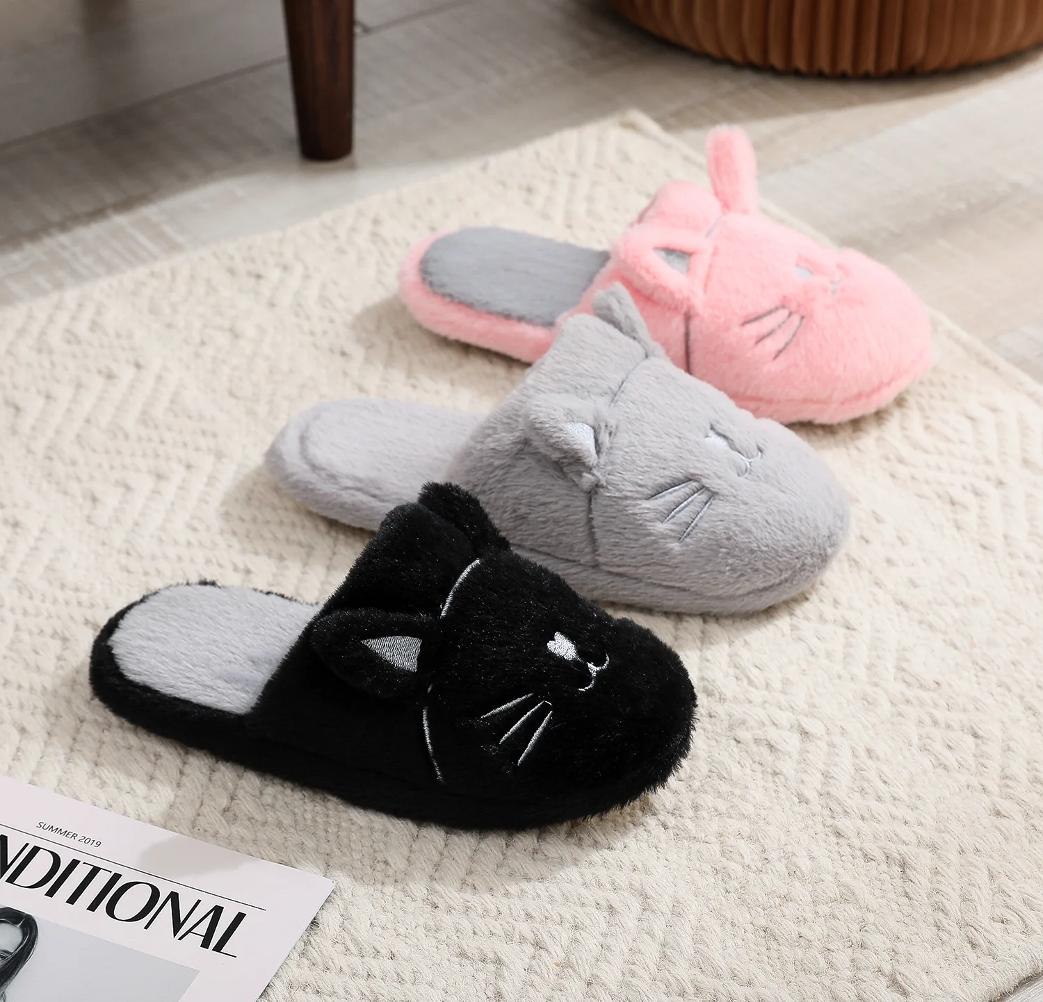 Winter Slippers Women Indoor Outdoor Furry Slippers Plush Cartoon Cat Cozy Lightweight Wood Floor Slippers Non Slip Sole Soft