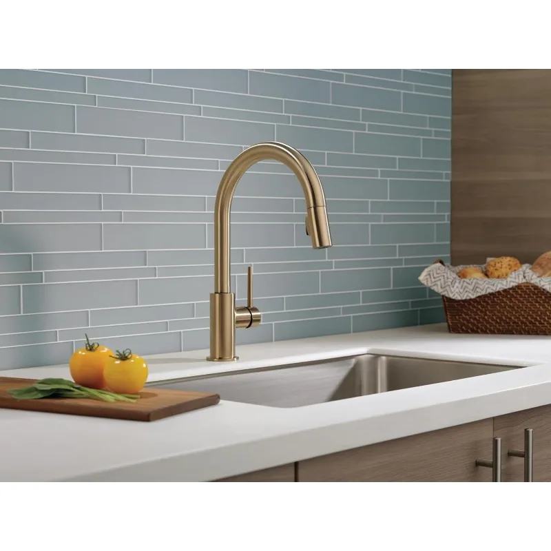 Delta Faucet Trinsic Gold Kitchen Faucet, Kitchen Faucets with Pull Down Sprayer, Sink Faucet with Magnetic Docking Spray Head