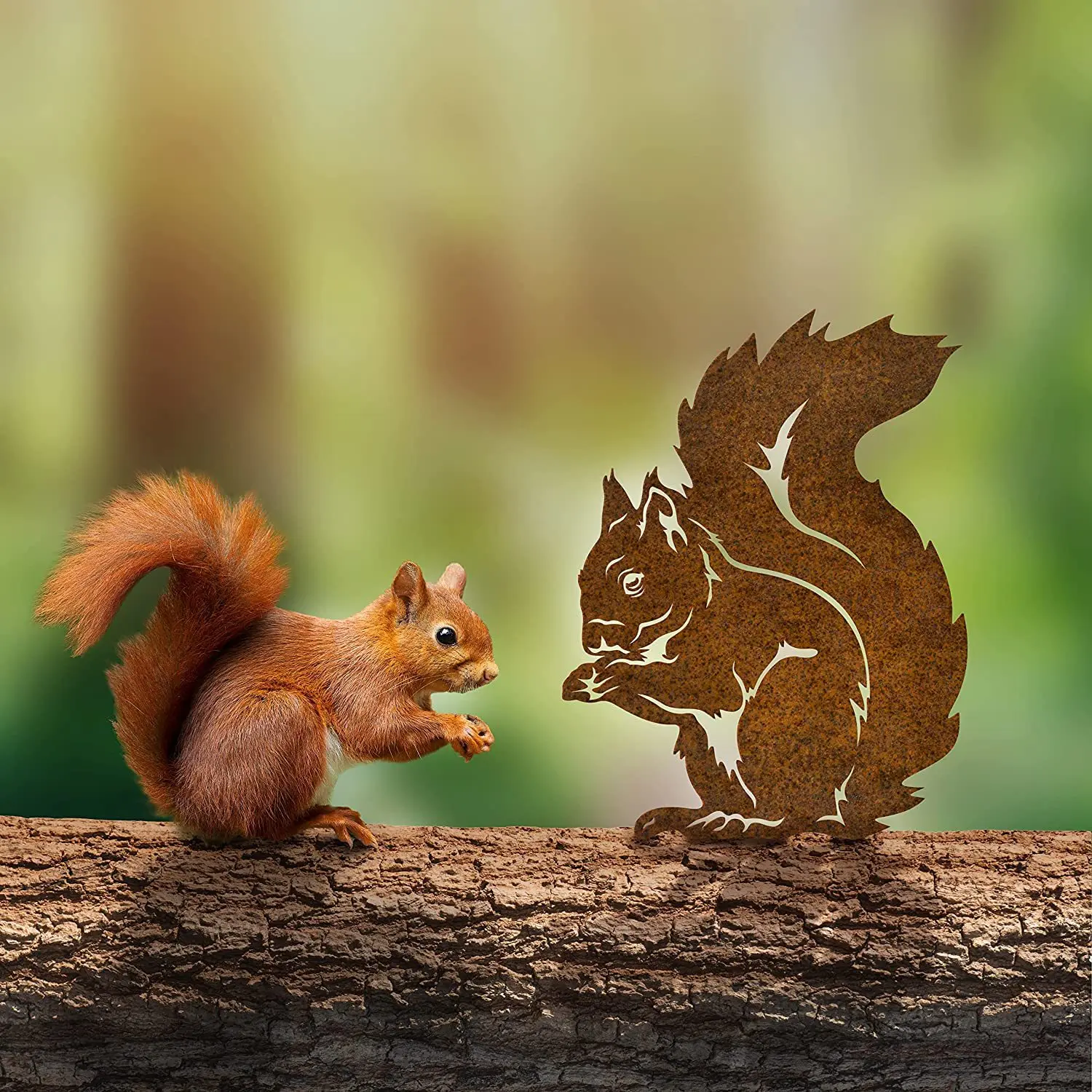 Retro Rust Wind Wrought Iron Carving Squirrel Ornaments and Bringing Traces of Time To The Garden