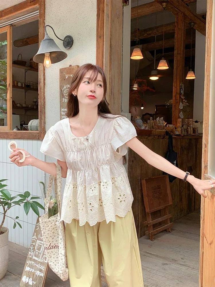 

Женская летняя шифоновая блузка Yang Bubble White с вышивкой и вырезами, круглый вырез, короткий рукав, эффект похудения, омолаживающий эффект, коллекция 2025