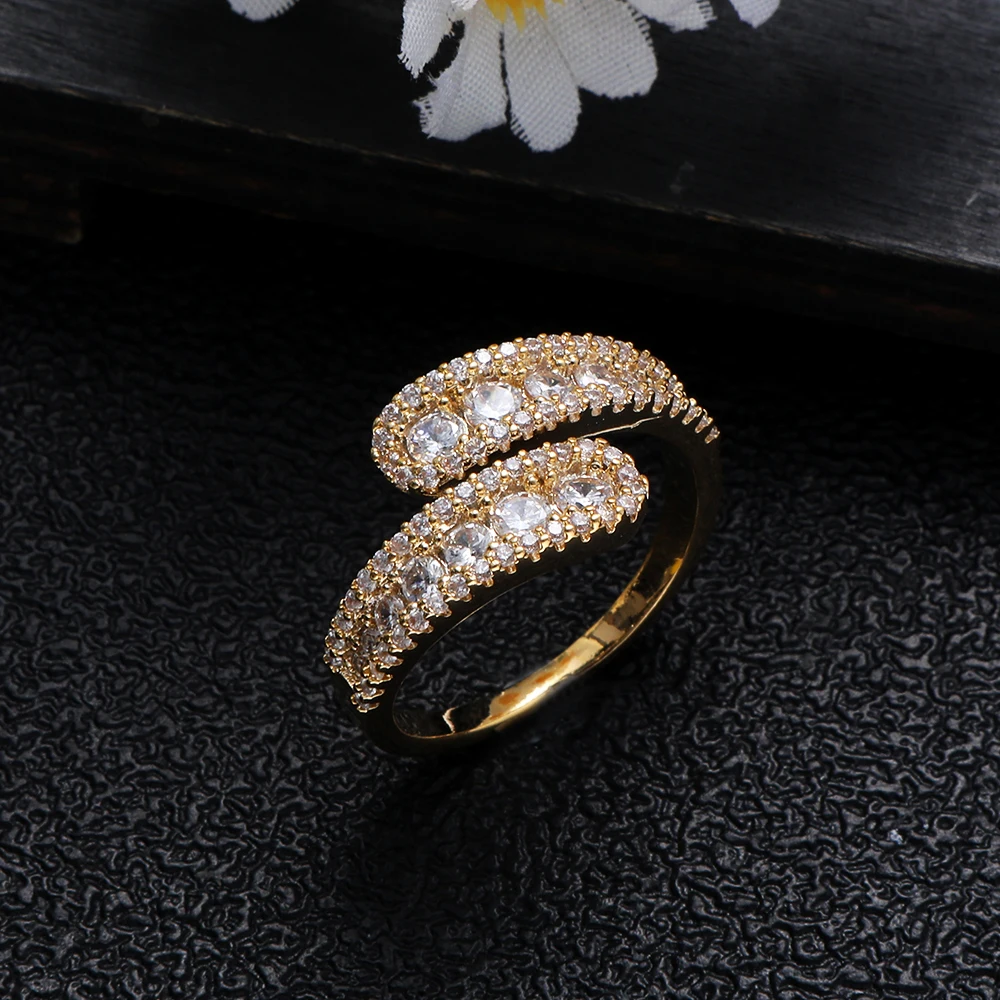 

Новое модное кольцо геометрической формы, инкрустированное бриллиантами, высококачественная текстура, широкая версия в стиле ретро, дизайн для женщин, свадьба R427