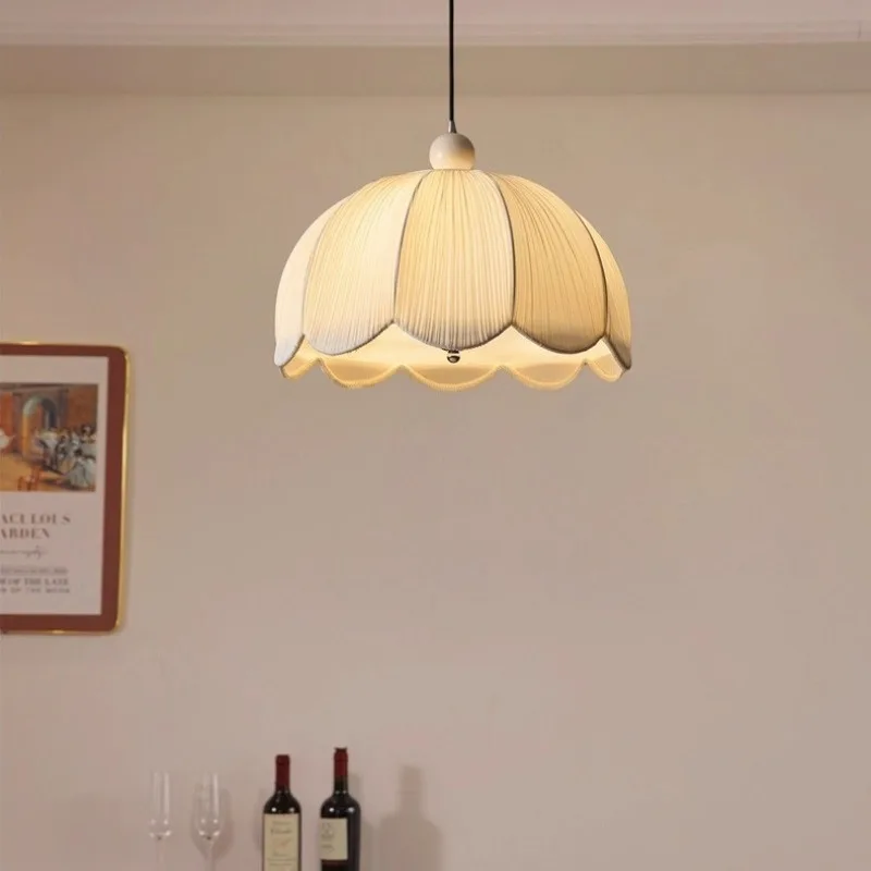 Retro Romantic Style Bedroom Chandelier Cream Style Fabric Restaurant Bedroom Light Medieval Vintage Skirt Study Lamp