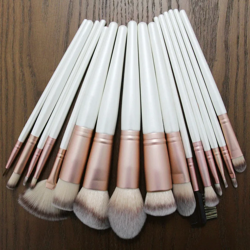 Ensemble de pinceaux de maquillage 16 pièces avec rainures, outils de maquillage et pinceaux de maquillage blanc cassé