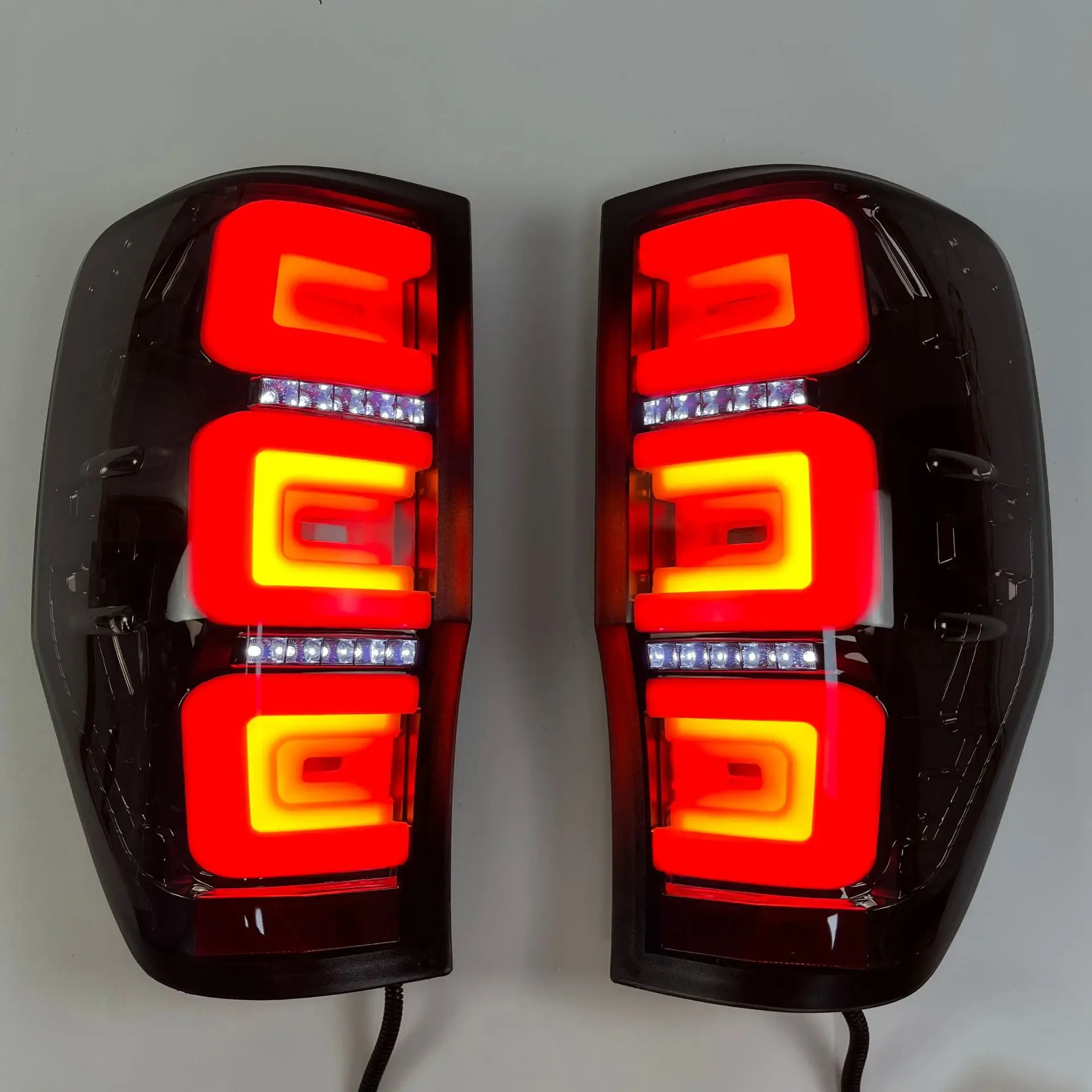 Pair Left Right LED Car Rear Tail Light For Ford Ranger 2016 2017 2018 2019 Car Turn Signal Warning Brake Light Auto Accessories