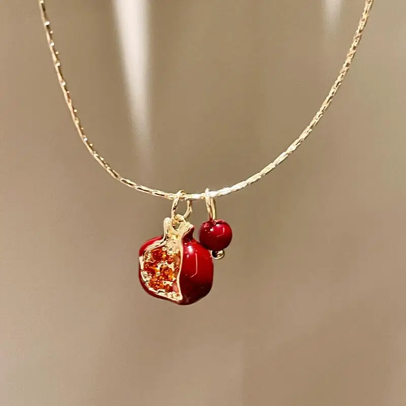 Collar con colgante de Granada roja para mujer, cadena de clavícula de Color dorado, pendientes con dijes, Gargantilla, regalo de joyas de fiesta
