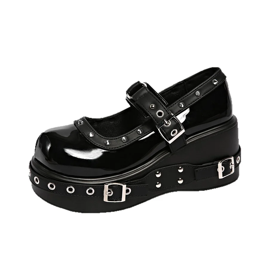 Neue dicke Sohle Punk Sandalen Frauen Wickel Zehen hohl Lack leder römischen Sandal ias Nieten Plattform lässig klobige Ferse Schnalle Schuhe
