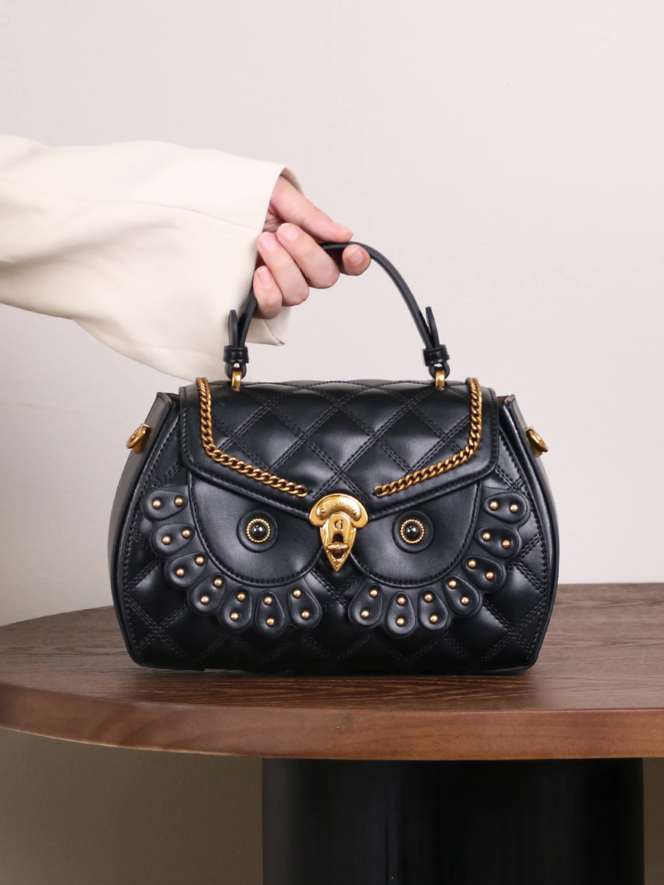 

Luxury fashion 2025 trendy owl-shaped ladies handbag advanced texture rhombic embroidered chain bag heavy metal design temperame