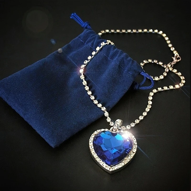 Elegant Heart Shaped Synthetic Zirconia Pendant Necklace Sparkling Jewelry Accessories for Parties Banquets Suitable Gift