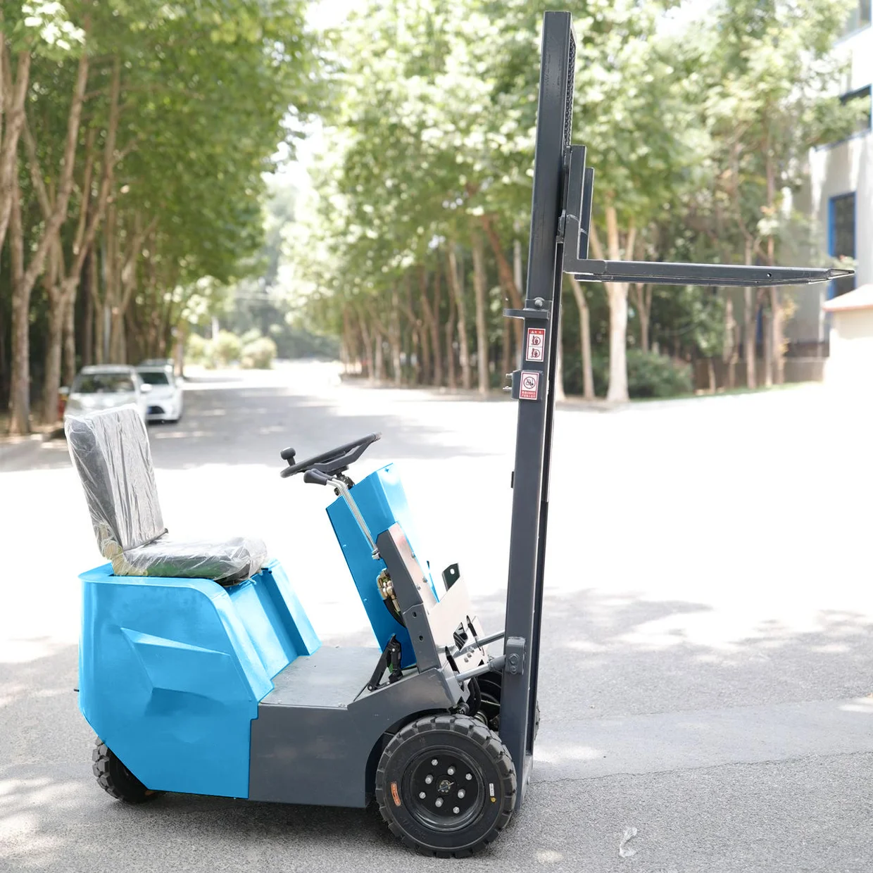 

CIF Price EP 500kg Mini Electric Forklift 1 Ton Three Wheel Compact Design for Narrow Warehouse Spaces CE Certified