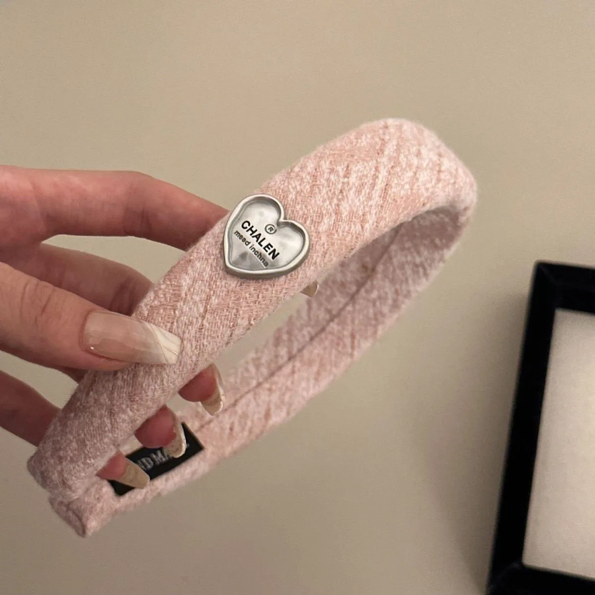 الفاخرة Y2K أفضل بائع واسعة النسيج عقال مع حلية معدنية القلب ، أنيقة اليدوية رسالة شعار إكسسوارات الشعر 1 قطعة 2025 العصرية