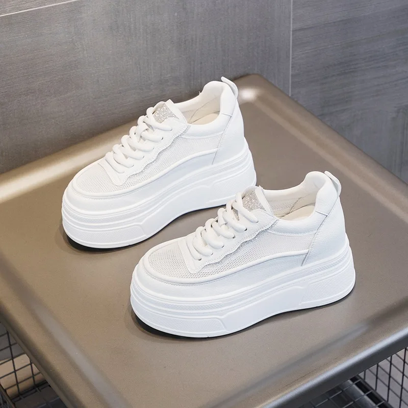 2026 new women's white shoes, sponge cake thick soled women's shoes, height increasing casual sports shoes