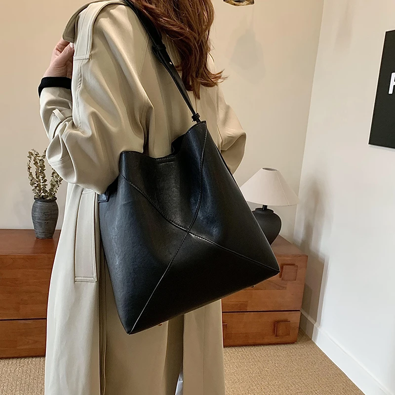 

Minimalist Vintage Leather Handbag High-End With Paris Fashion Design Large Capacity For Trendy Women Best