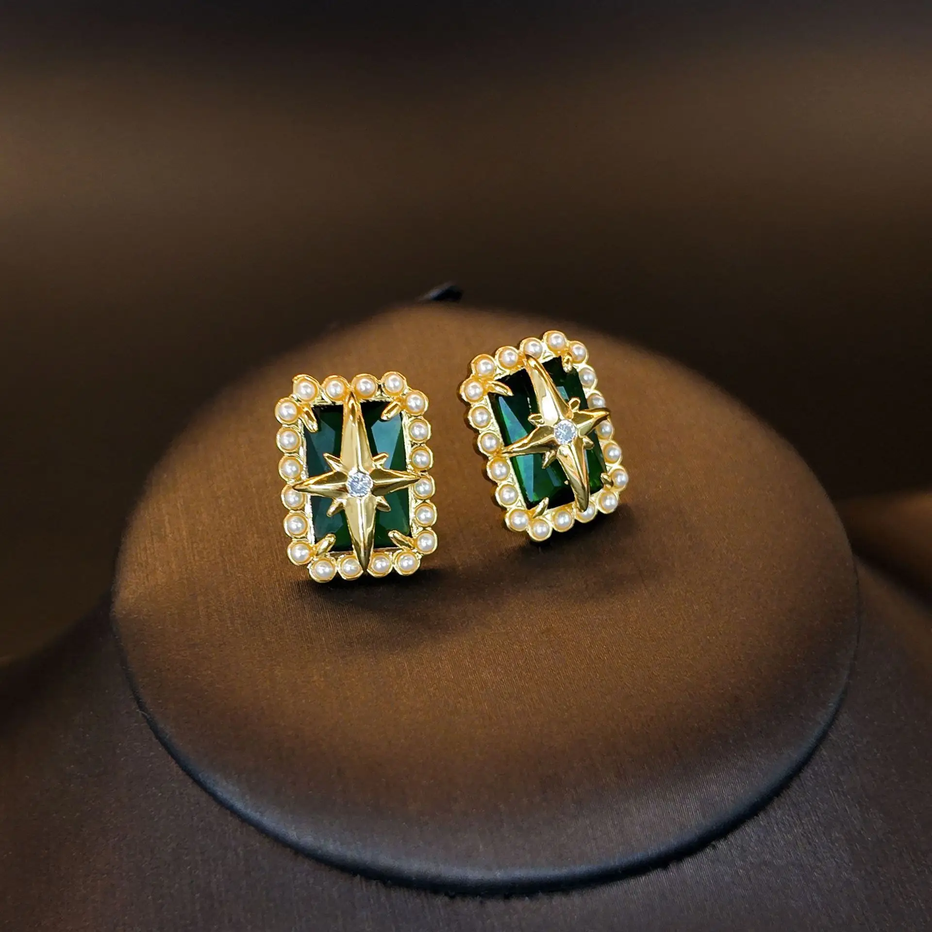 

NISHIZAWA Eight-pointed Star Diamond Green Rectangular Zircon Earrings Women Fashionable Simple Compact Accessories