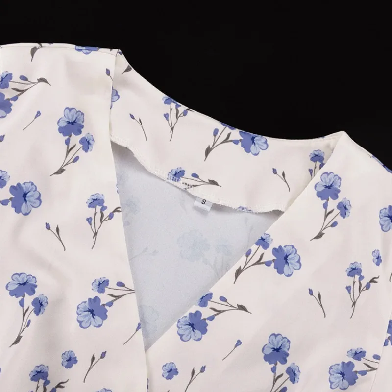 2026 Neues Französisches Blumenprint-Korsettkleid Elegantes Sommerkleid mit V-Ausschnitt Kurze Ärmel Hohe Taille A-Linie Sommerkleid – Detail 4