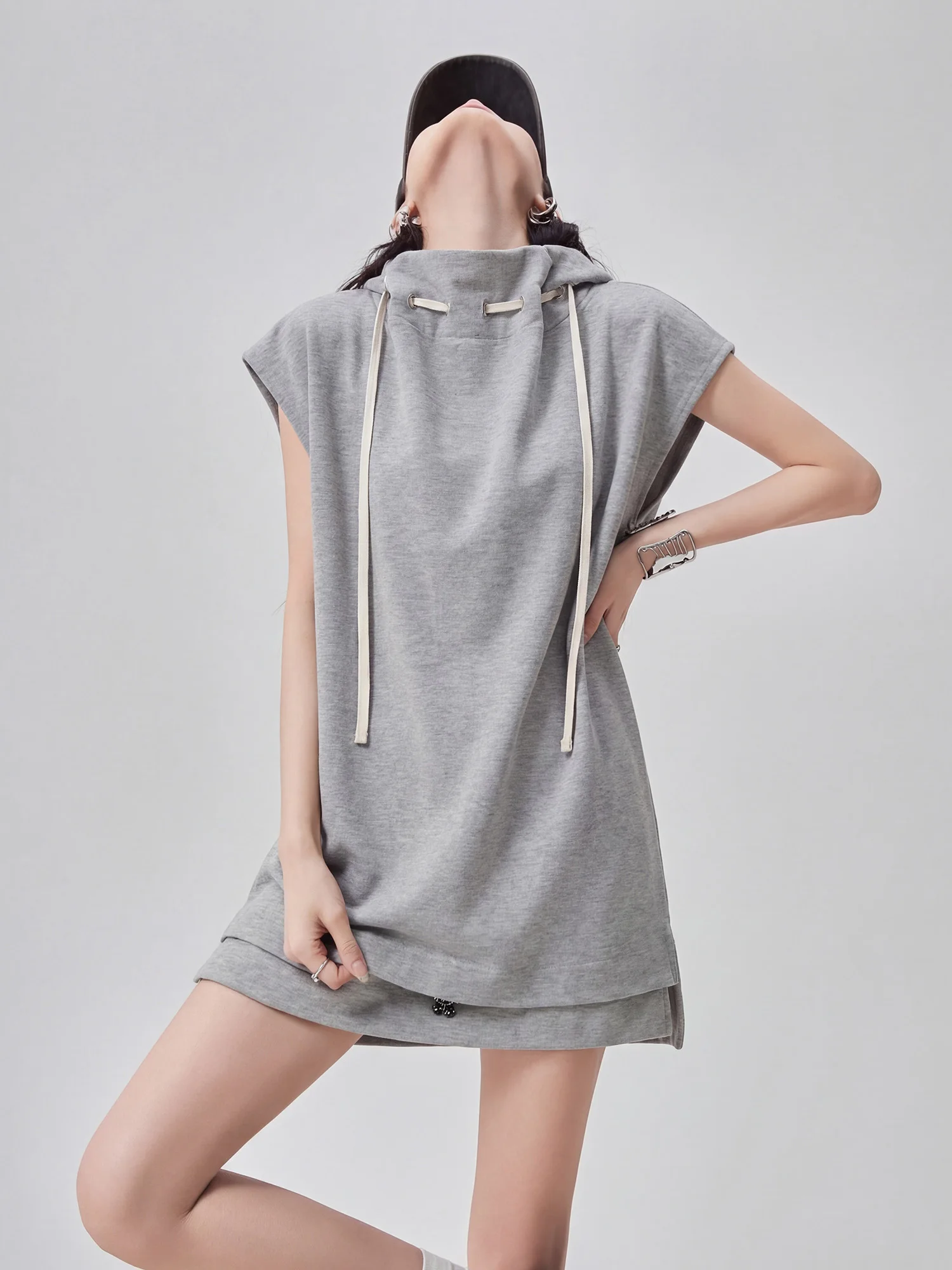 

Модный спортивный повседневный свободный комплект из двух предметов с капюшоном без рукавов, весенне-летний дизайн, уникальный женский ансамбль из полиэфирного волокна