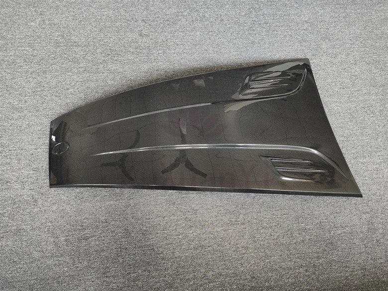 Factory Direct Sales of High-quality Carbon Fiber LD Style Engine Hood Decoration for the  Levante Body Kit