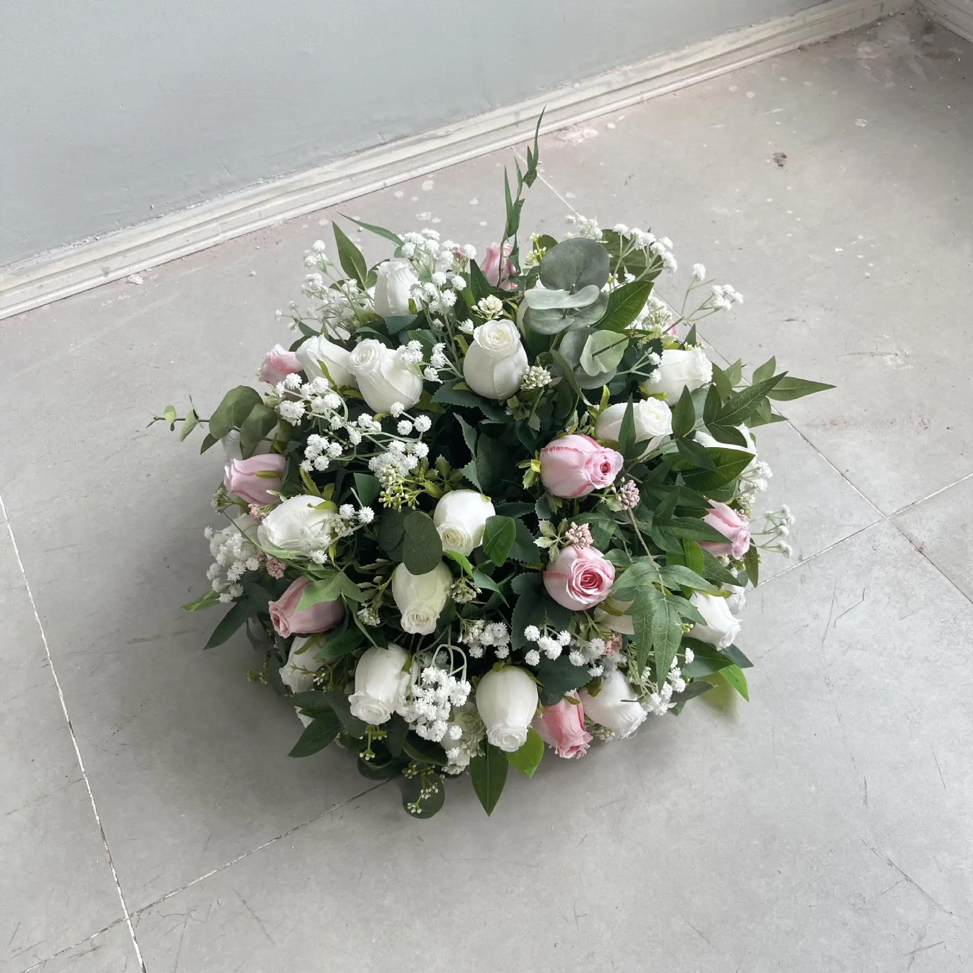 80 cm große, künstliche Rosenknospen-Blumenkugel für Kerzenständer, Metallständer, als Tischdeko für Hochzeiten, künstliche Blumenarrangements, Party-Tischdekoration. – Detail 6