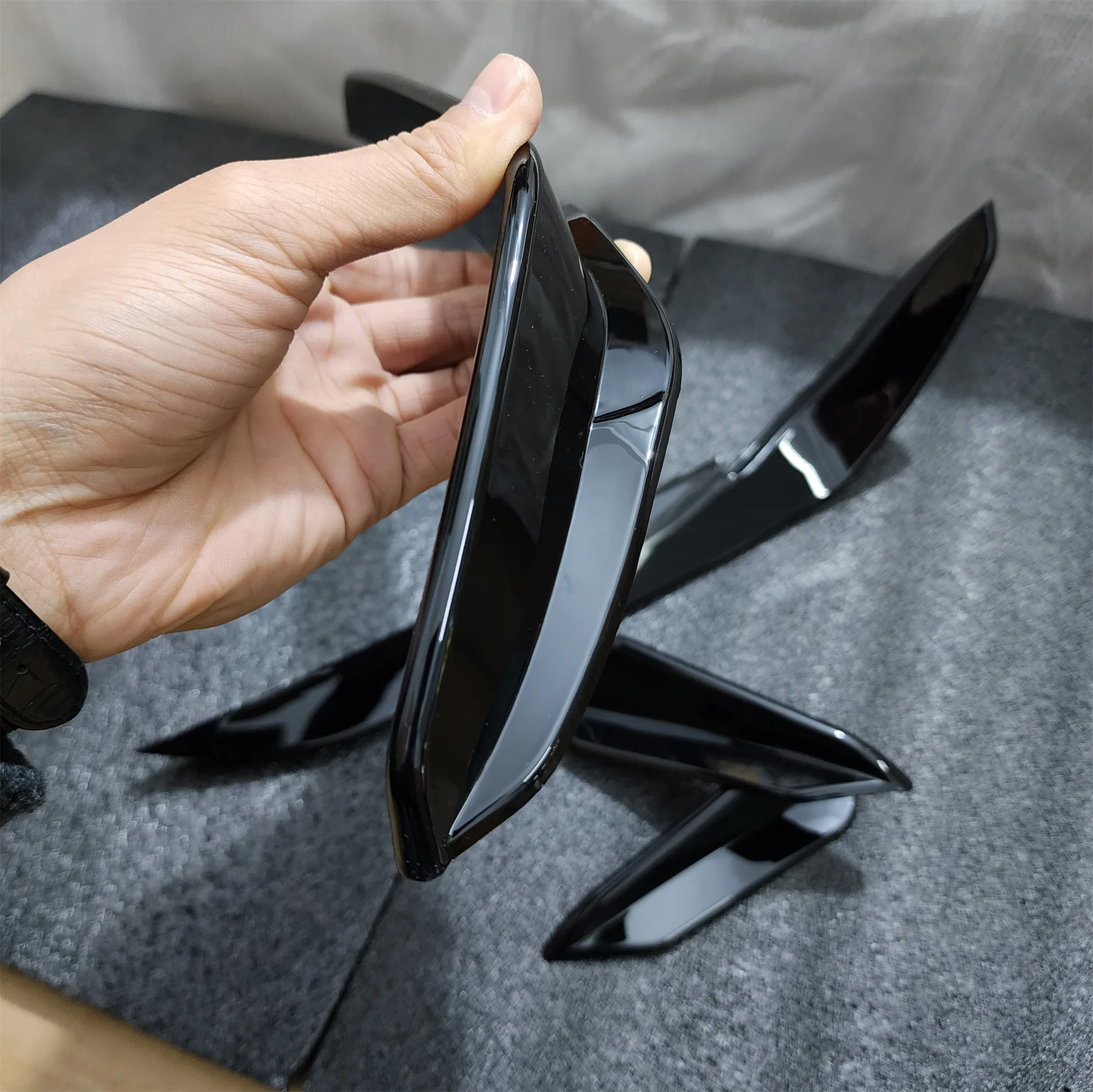 Glänzend schwarz RevoZport Style Frontstoßstange Aero Kit Canard Wings für Volkswagen Golf 7.5 GTI GTD R R-Linie 2017–2020 – Detail 2