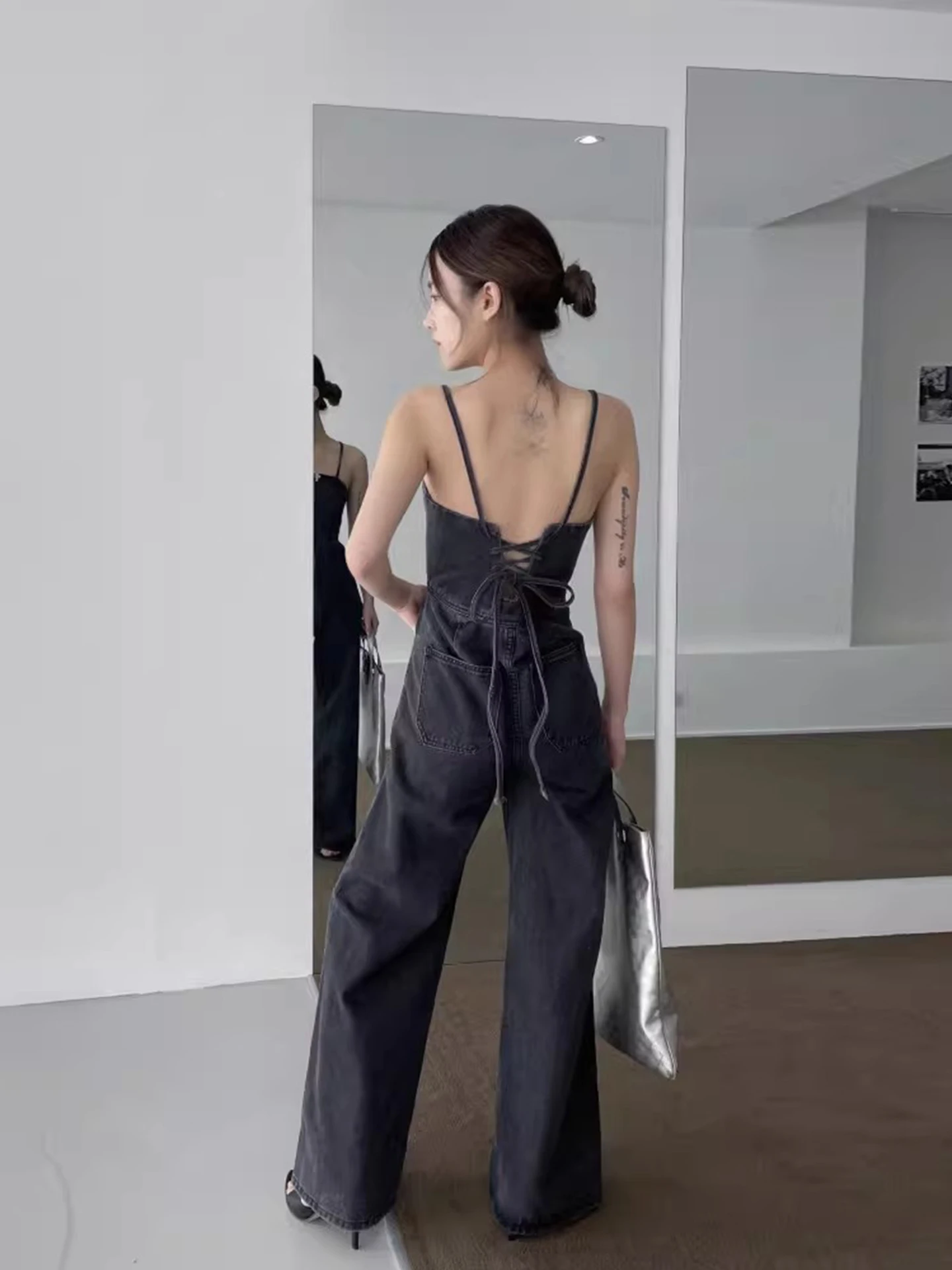 

Летние новые джинсовые комбинезоны в стиле ретро с открытой спиной и ремнями, сексуальные, с высокой талией, прямые брюки, женская одежда для повседневной носки