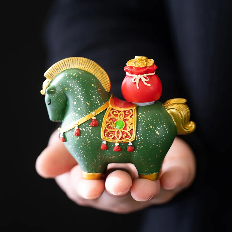 1PC Creative Transfer Zodiac Horse Back Lucky Bag Ingot Can Be Rotated Home Decoration Office Desktop Decoration