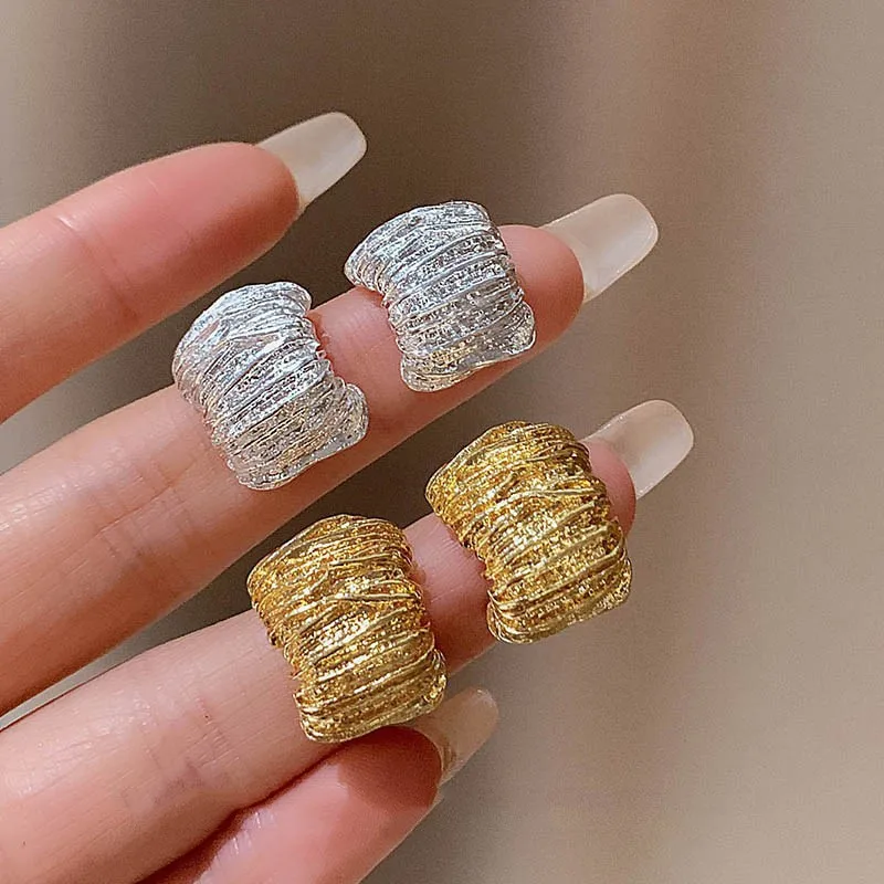 Women Simple Temperament Irregular Wavy Pleated Earrings, Retro Trendy High-level Fashion Ear Jewelry