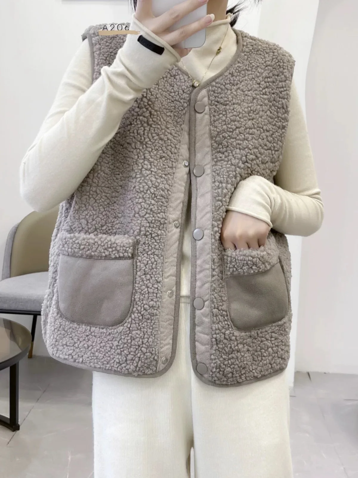 Korean Style Lamb Velvet Vest Women's Winter Popular Particle Velvet Integrated Sleeveless Jacket Vest Fashionable Outerwear