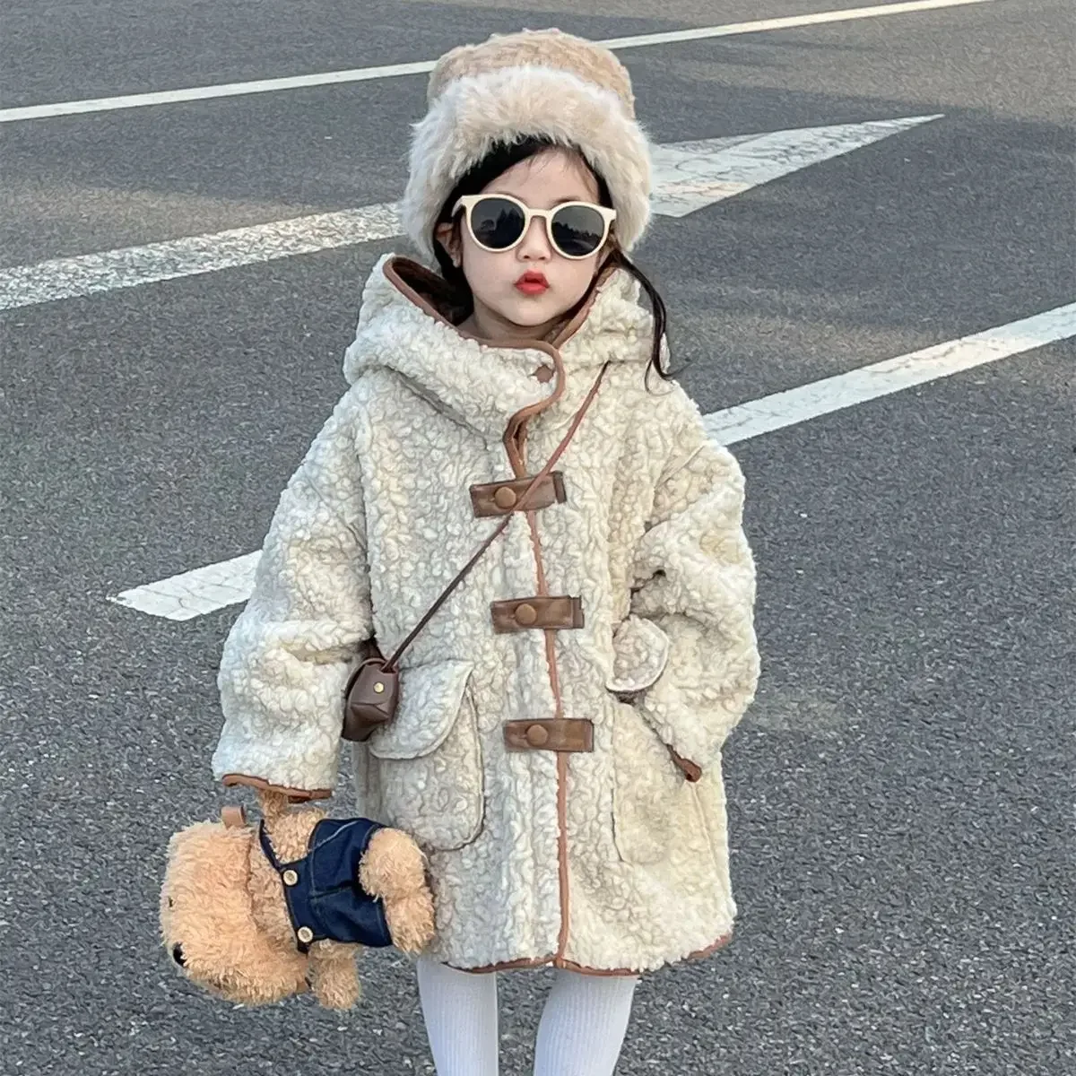 Girls Coat Thickened Fur Lining Korean Version Soft Flower Thousand Leather Buckle Hooded Coat Single Breasted Coat Fashion