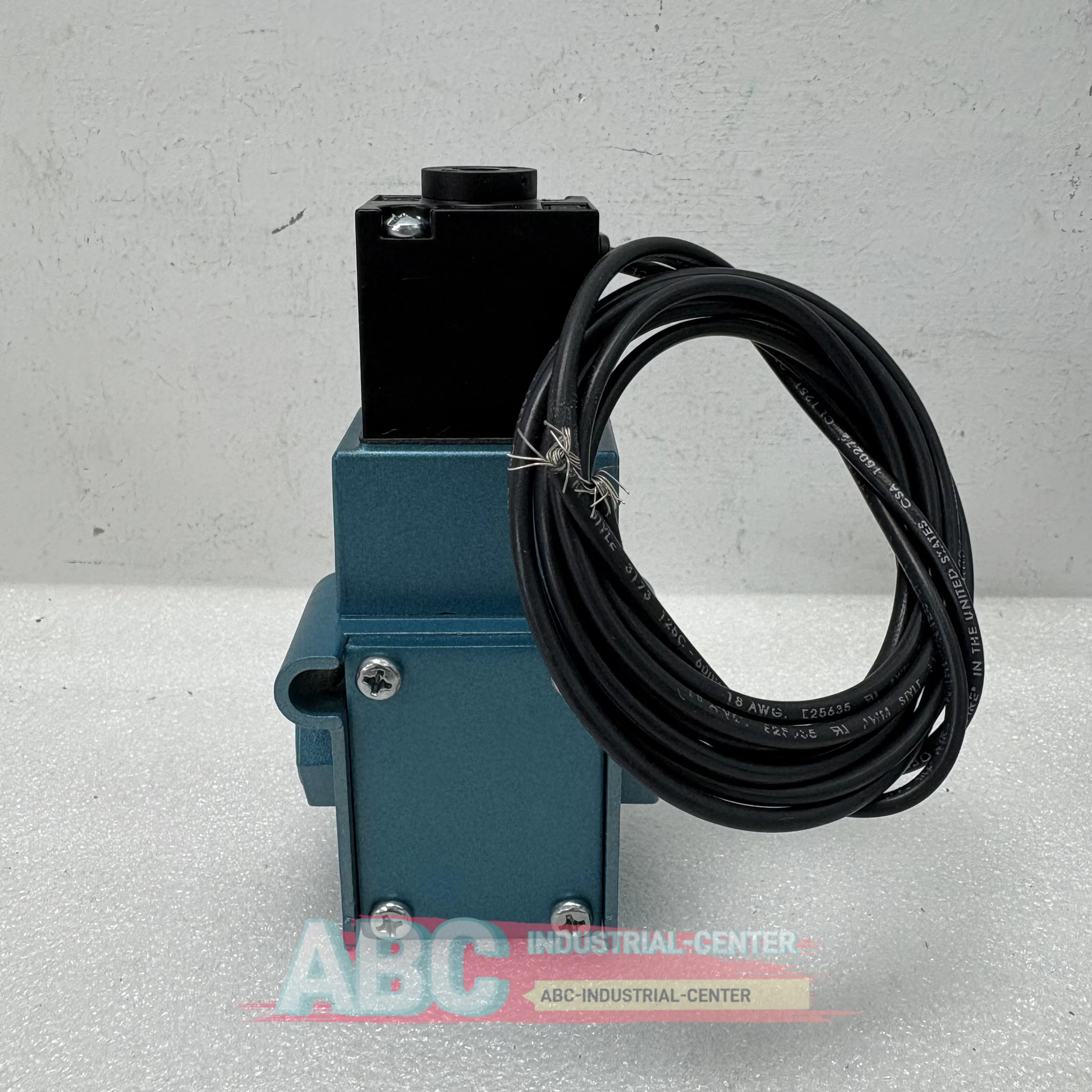 

Новый оригинальный электромагнитный клапан 55B-11-PI-421BAAD 55B-12-PI-421BAAD