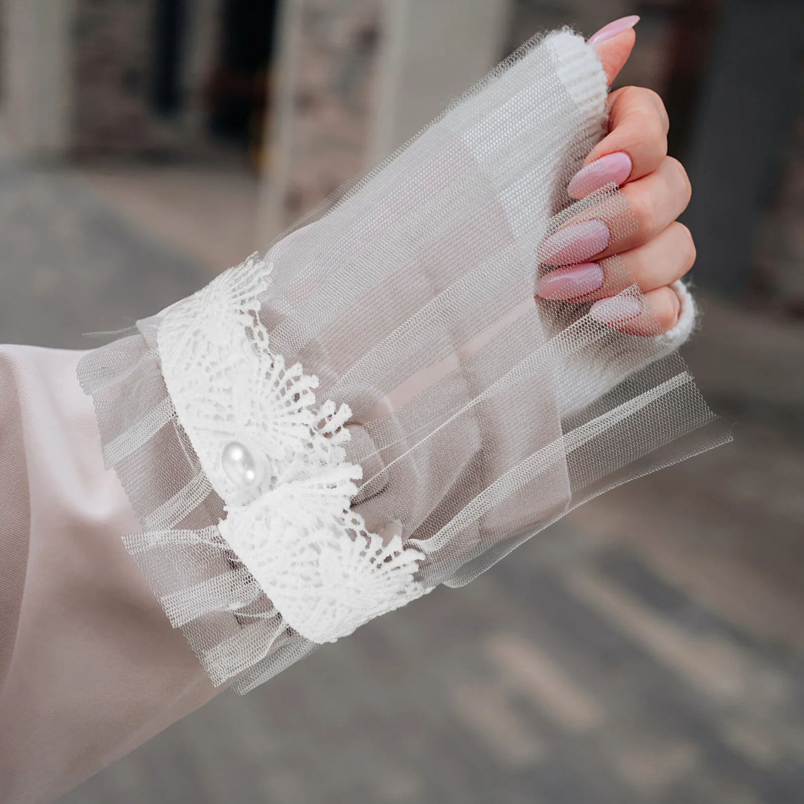 

1Pair Detachable Lace Wrist Cuffs Ruffle False Sleeves Elegant Wrist Warmers Women Fashion Cuffs for Sweaters Blouses