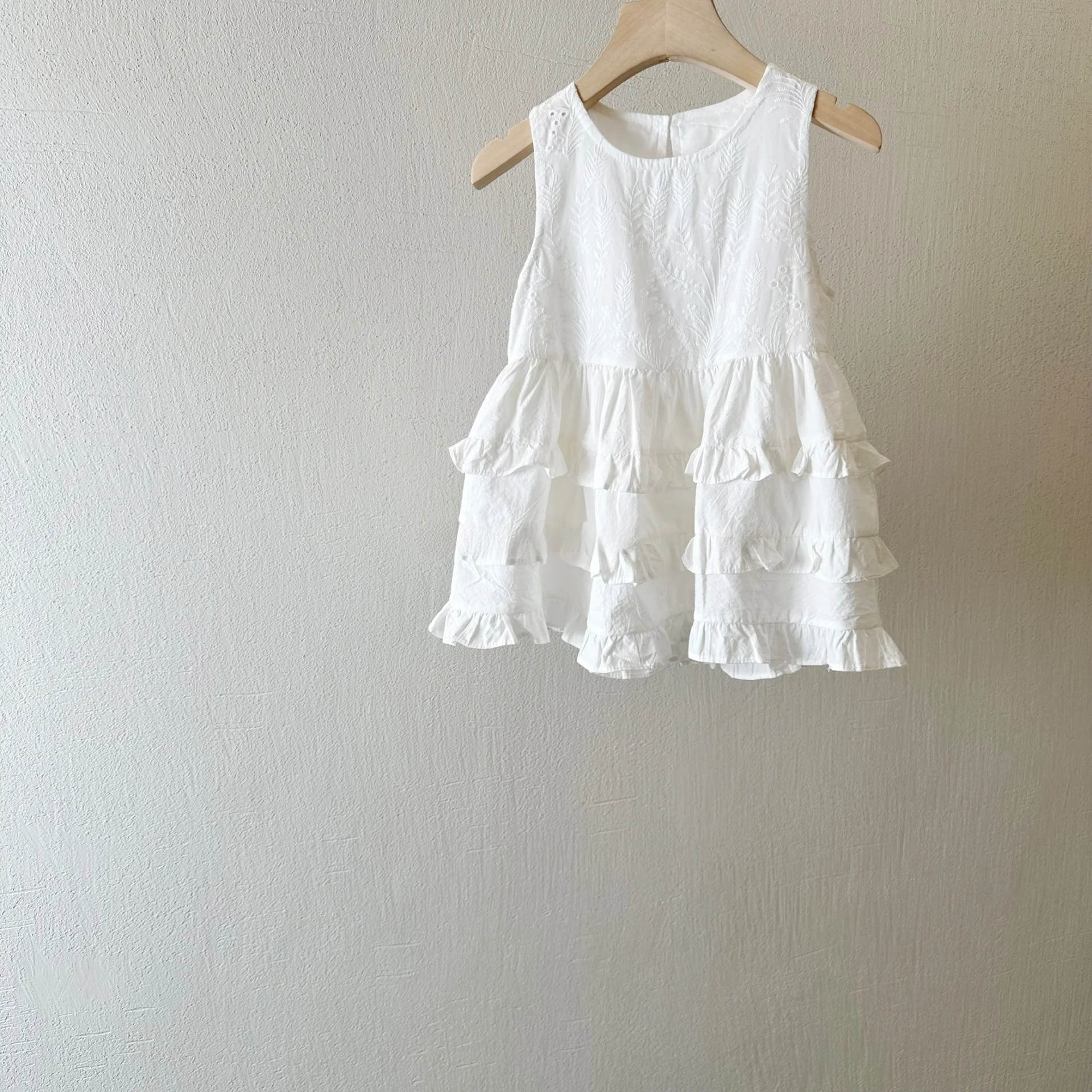 韓国風夏用女の子用シャツ-ホワイト刺繍入りノースリーブフレッシュケーキステッチ子供服-綿00