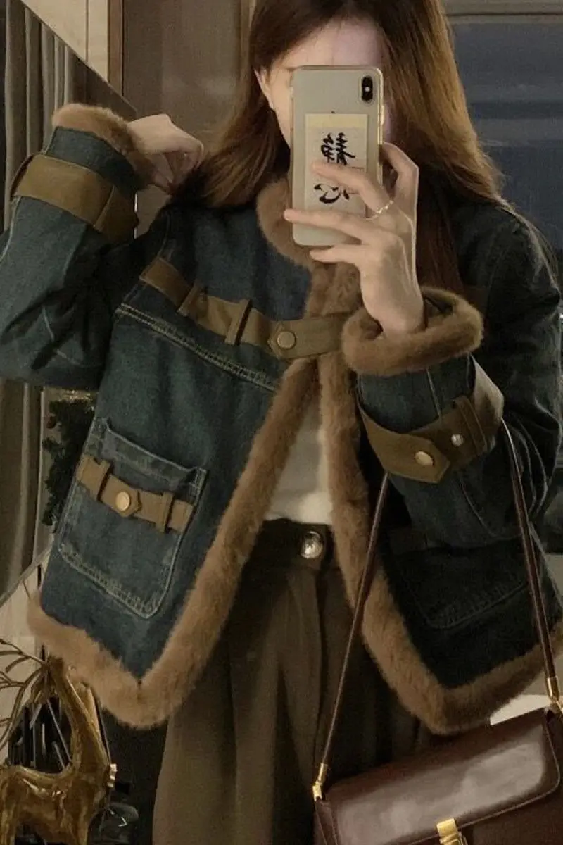 

Джинсовое пальто с длинными накладками из меха, плюшевая женская осенняя бархатная облегающая двусторонняя верхняя одежда на пуговицах, минималистичная куртка в клетку со вставками