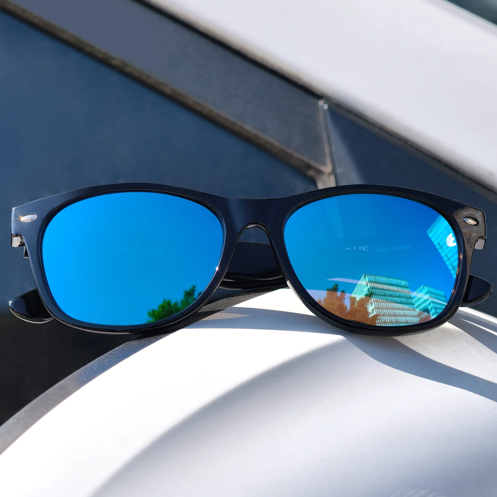 

MAXJULI Polarized Sunglasses Men Women Fashion Square Retro Rivet Shades Brand Design Sun glasses Driving Fishing Eyeglass 8139