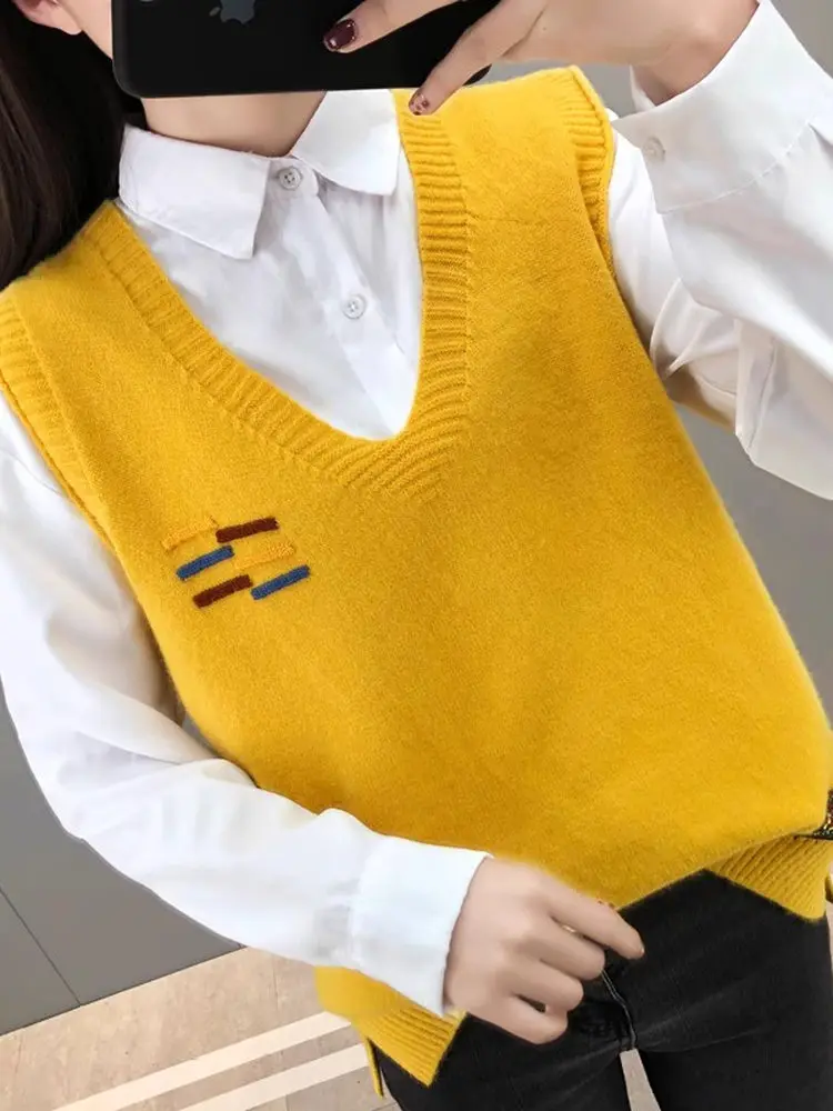 Loose Knitted Vest Women's Casual V-Neck Sleeveless Hoodie Style College Fashion Spring Autumn New Arrival Backless Tank Top