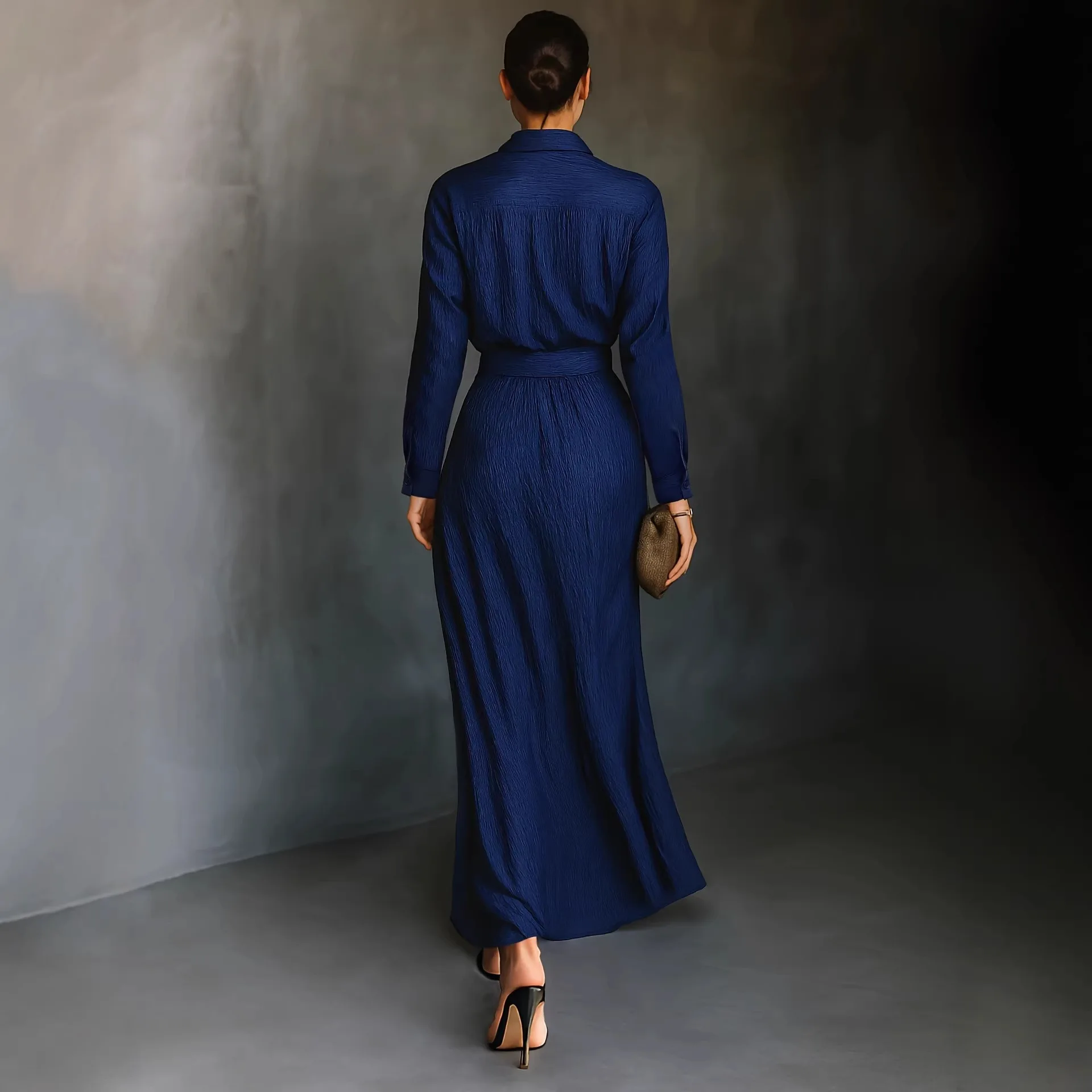 Women's Two-piece Set: A Simple. And Elegant Lady Cloth-style Outfit Featuring A Flowing Blouse And A High-waisted Pleated Skirt