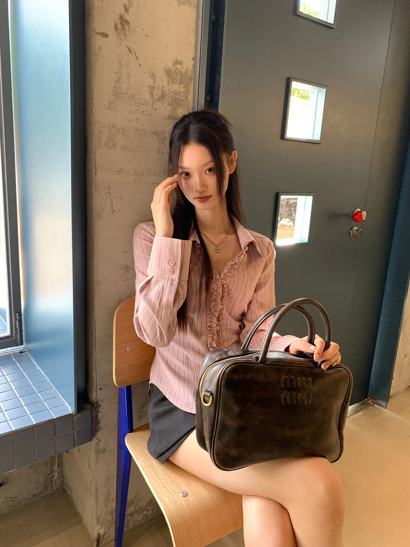 

Розовый облегающий полосатый ирт, женский ранняя осень, новый Sle, красивый верхний воротник, длинный свеч, обычный тонкий полиэстер...