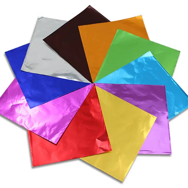 100 sztuk / partia 10x10cm Kolorowy papier do pakowania czekolady Folia aluminiowa Papier do pakowania cukierków Ciasteczka Ślubne przyjęcie urodzinowe Ulubione
