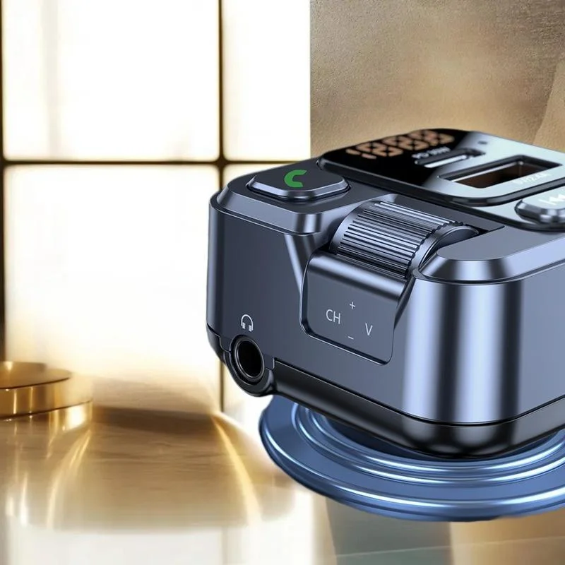 Bluetooth 5.1、ハンズフリーマイク機能、MP3プレーヤーを備えた30W PDスピードチャージャーカーラジオ