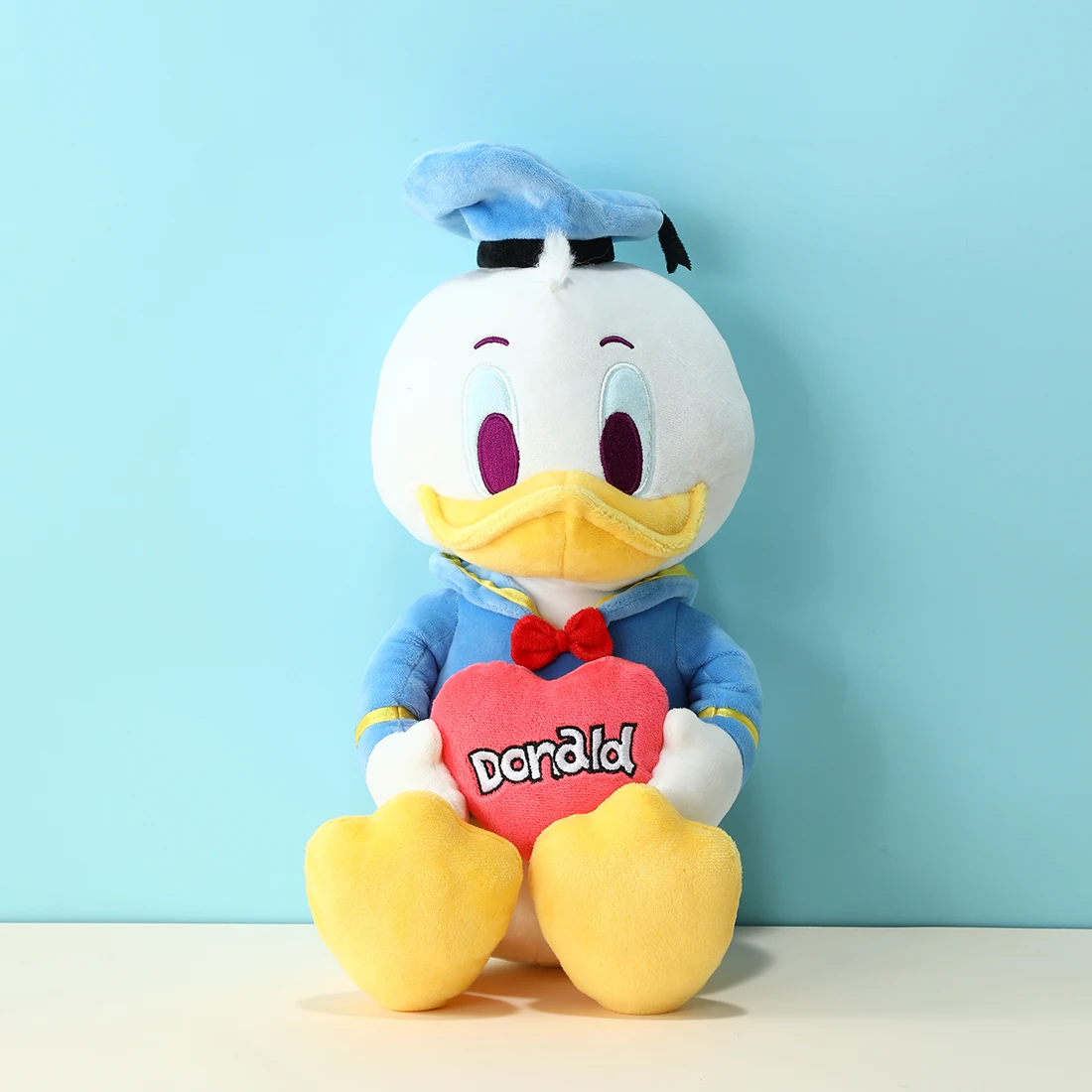 MINISO Disney Holding-Heart Plush Toy(Donald)