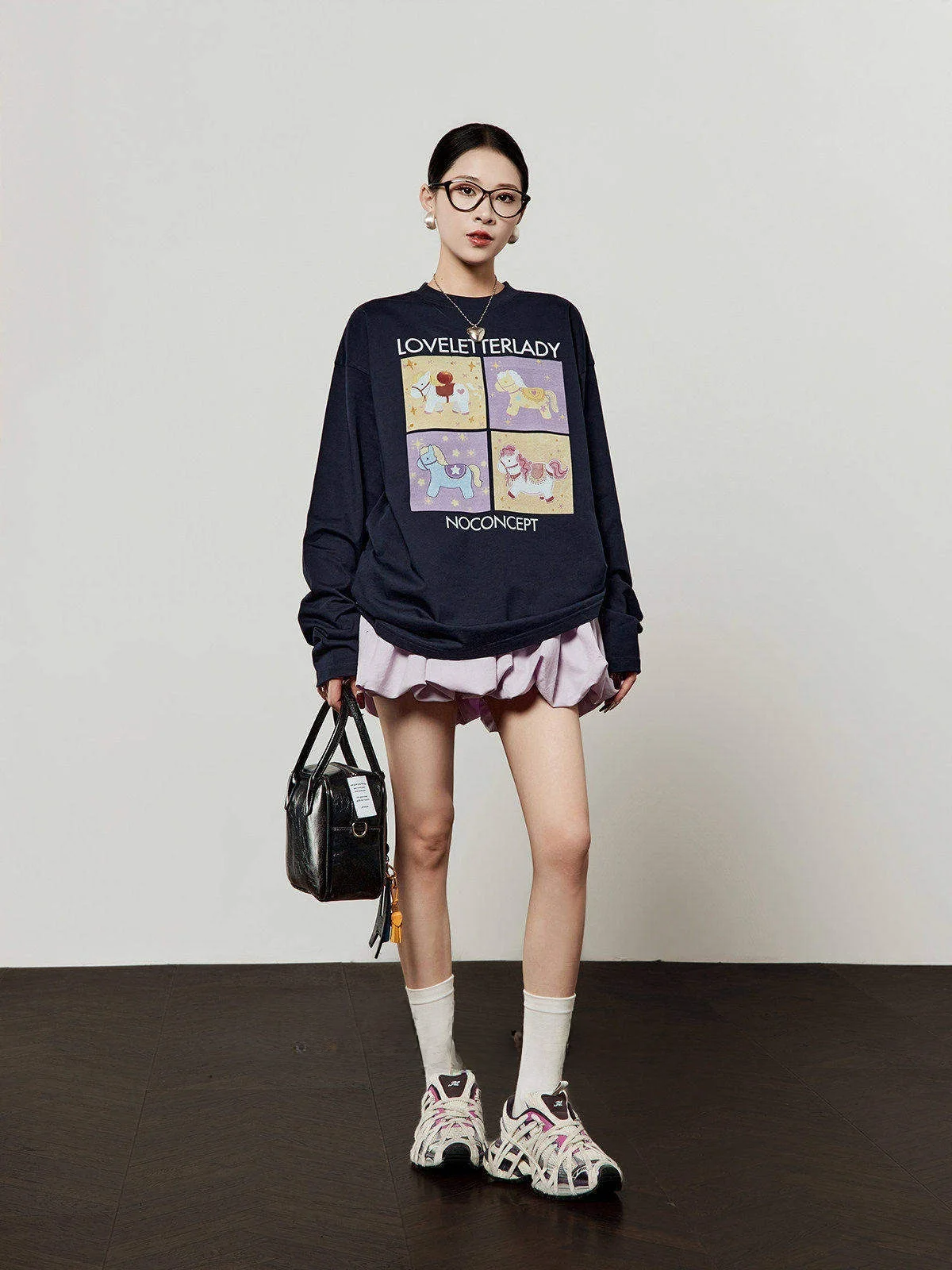 

Темно-синяя футболка с принтом, женская, свободного кроя, с коротким рукавом, винтажный стиль, с узором Quad ID, весенняя новинка от Zhou Li Wu