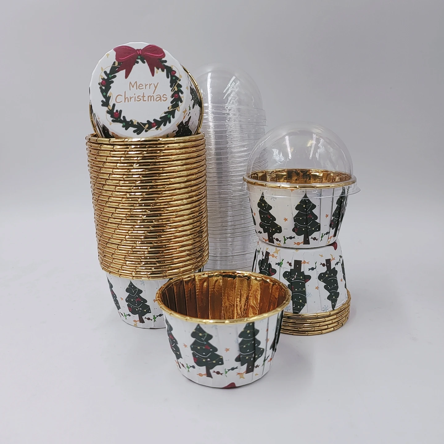 Christmas Patterned Cake Cup, 50Pcs Disposable Cupcake Cups with Lids, Disposable Muffin Cups with Lids, Heat Resistant Glossy C