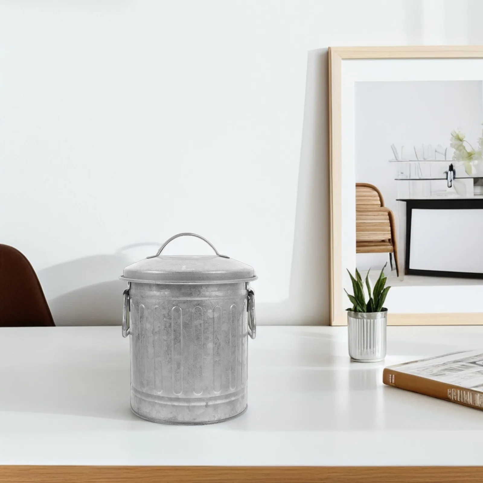 Desktop Stationery Storage Bucket Shaped Trash Bin Small Decorative Rubbish Bin for Office Bedroom Home Wastebasket Convenience