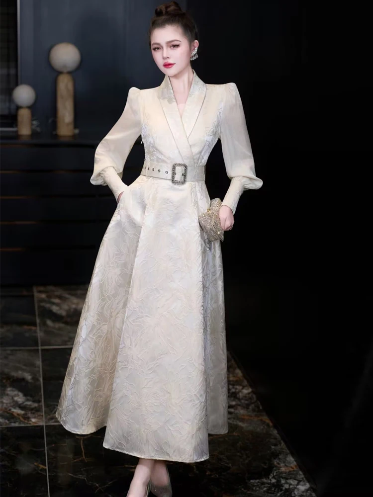 2026 ربيع جديد الفرنسية أنيقة الراقية الجاكار فساتين طويلة الخامس الرقبة طويلة الأكمام حزام سليم ألف خط فستان الحفلات المسائية للنساء